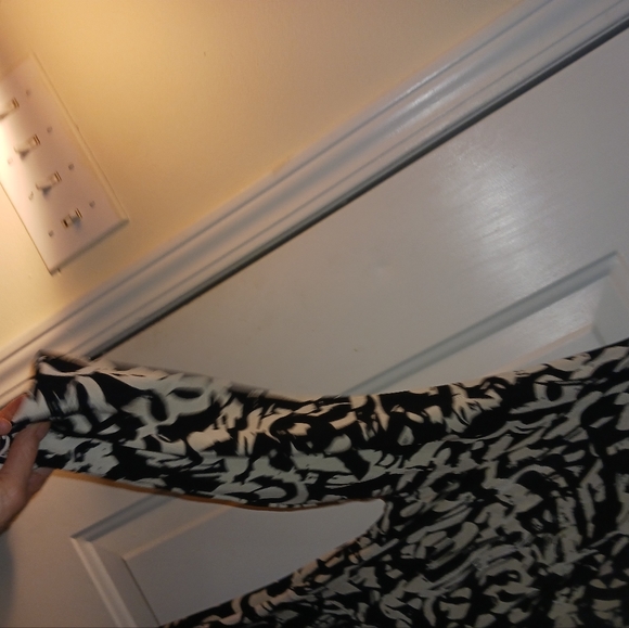 Chico's Women's Black and White Dress Size 2 Check chart above (Size M) - Picture 4 of 11